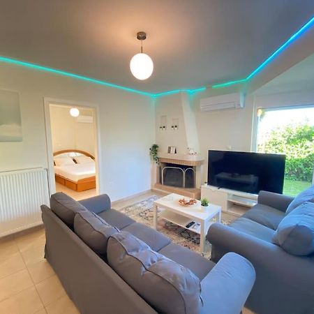 Cozy 2 Room Apartment With Garden Near Athens Air-Port อาร์เตมีดา ภายนอก รูปภาพ