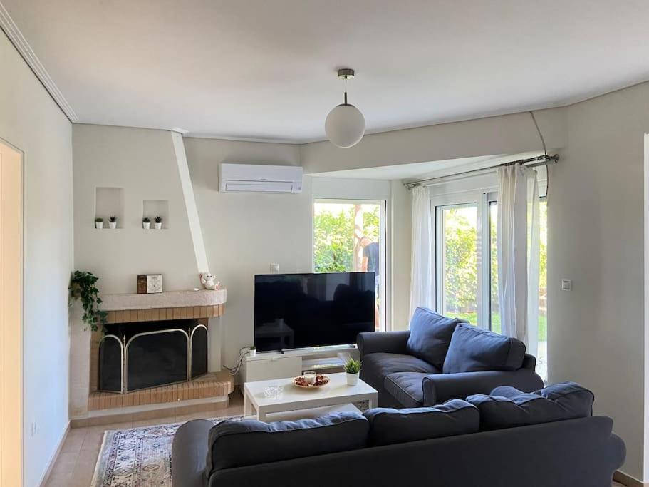 Cozy 2 Room Apartment With Garden Near Athens Air-Port อาร์เตมีดา ภายนอก รูปภาพ