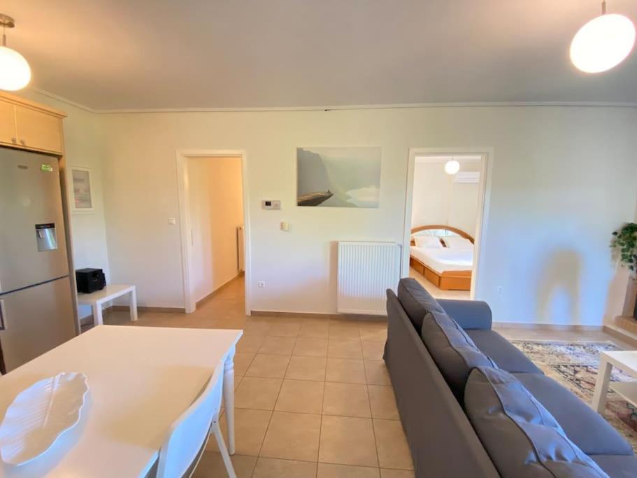 Cozy 2 Room Apartment With Garden Near Athens Air-Port อาร์เตมีดา ภายนอก รูปภาพ
