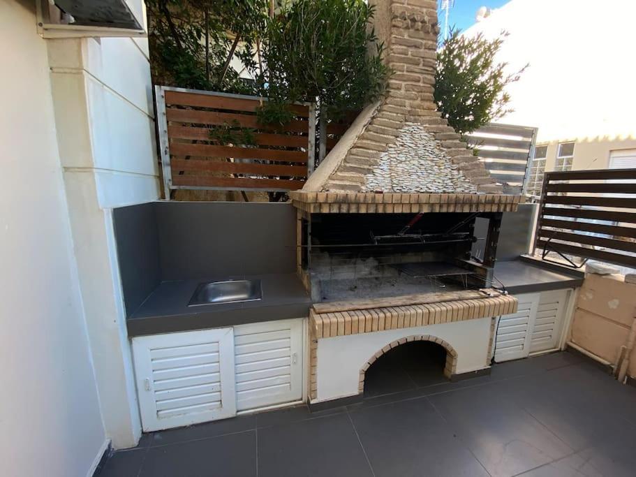 Cozy 2 Room Apartment With Garden Near Athens Air-Port อาร์เตมีดา ภายนอก รูปภาพ