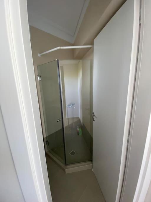 Cozy 2 Room Apartment With Garden Near Athens Air-Port อาร์เตมีดา ภายนอก รูปภาพ